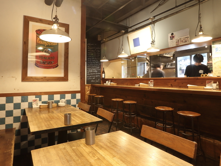 串カツ＆ワイン AGEHAの内観