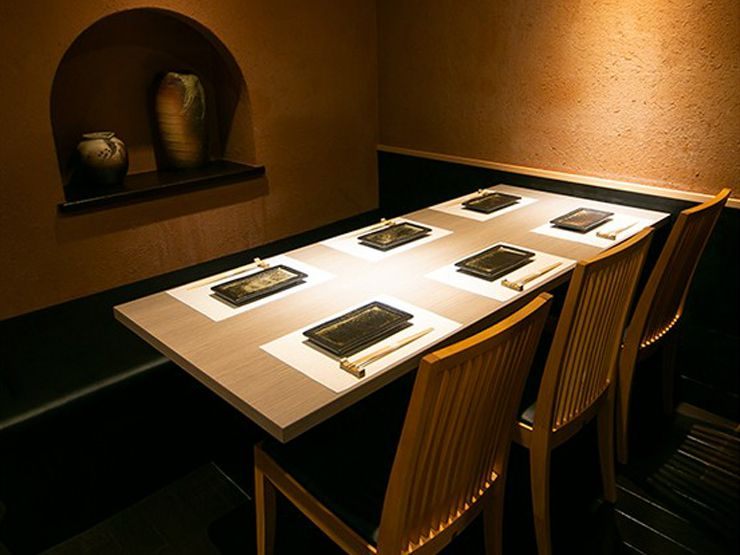 くろ凪　大阪本町店の内観