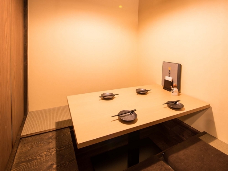 京料理と完全個室　京甚兵衛の店内