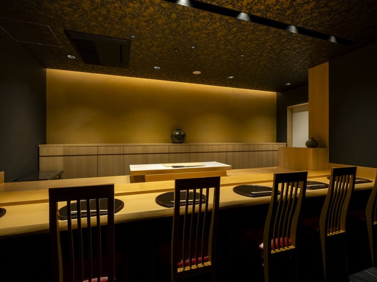 店内は、旅の夜にぴったりな非日常の空間