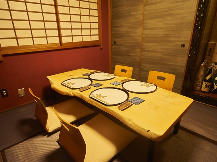 高級感あふれる和の空間が広がる店内