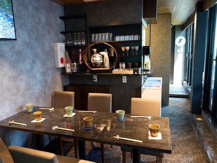 新ばし煉 / SAKE STAND Rの内観