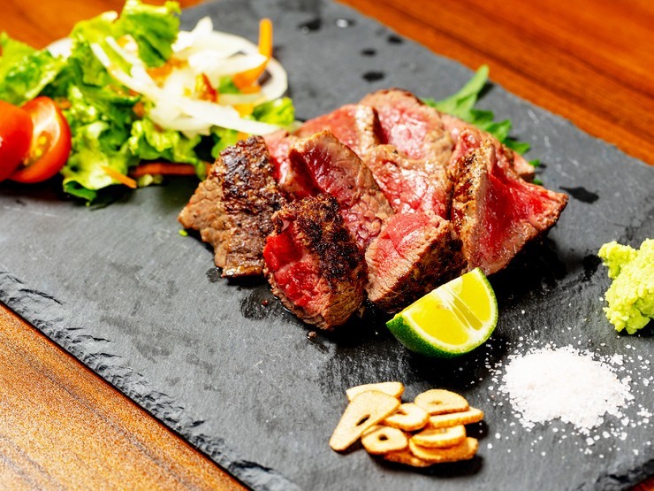 和と鉄板　アオニサイの料理