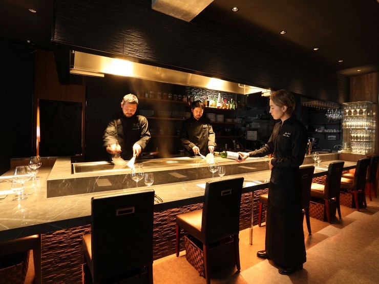 鉄板ニシムラ　本店の内観