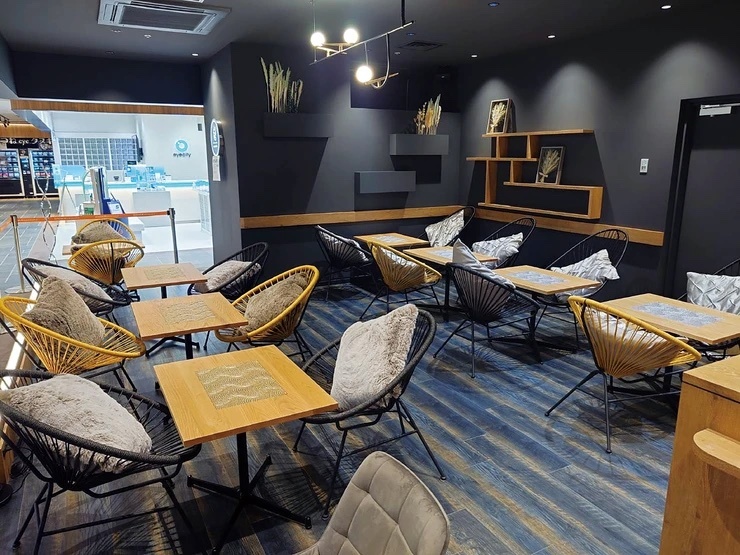 CAFE LOUNGE mosuKeの内観