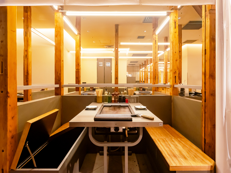 スタッフが目の前で焼き上げてくれるので安心