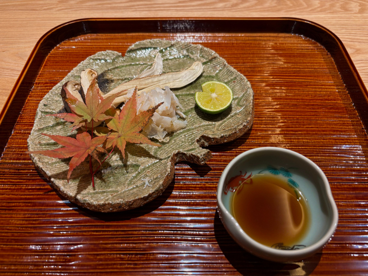 「毛蟹、松茸の炭火焼き」