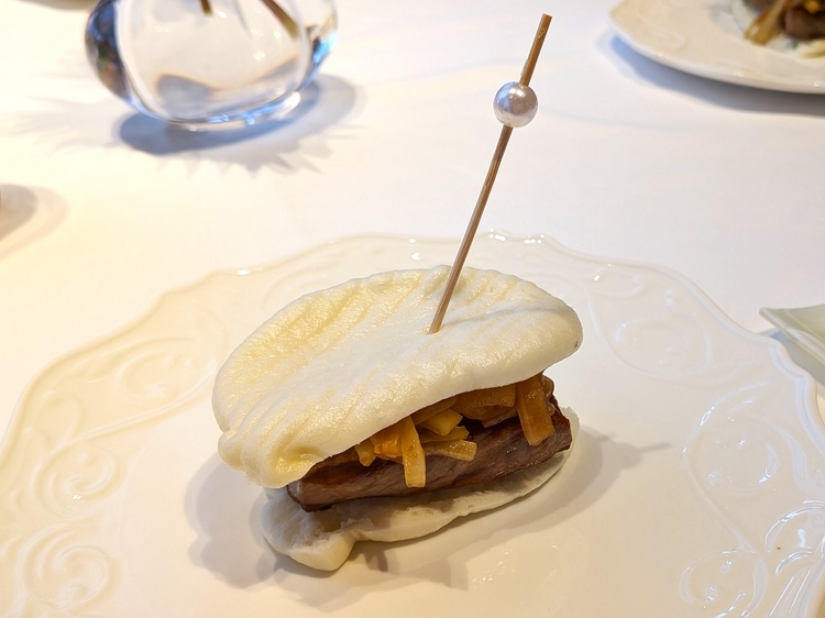 国産和牛の蒸しパンサンド オニオンソース