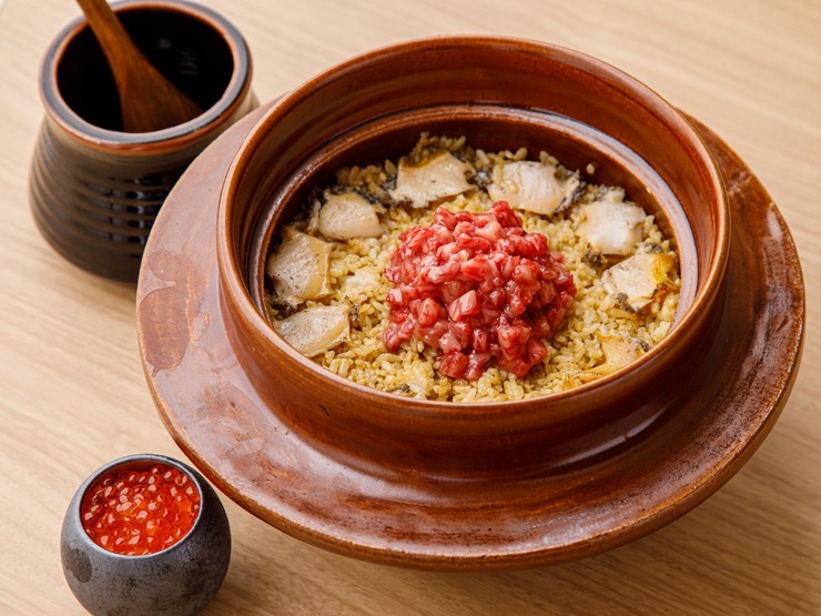 五感で味わう至高の逸品『三大和牛と鮑の土鍋ご飯』