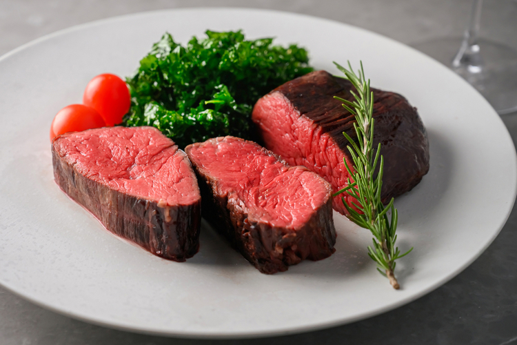 【PEBBLE BEACH KITCHEN】『和牛フィレ肉のローストビーフ “ステーキカット”』