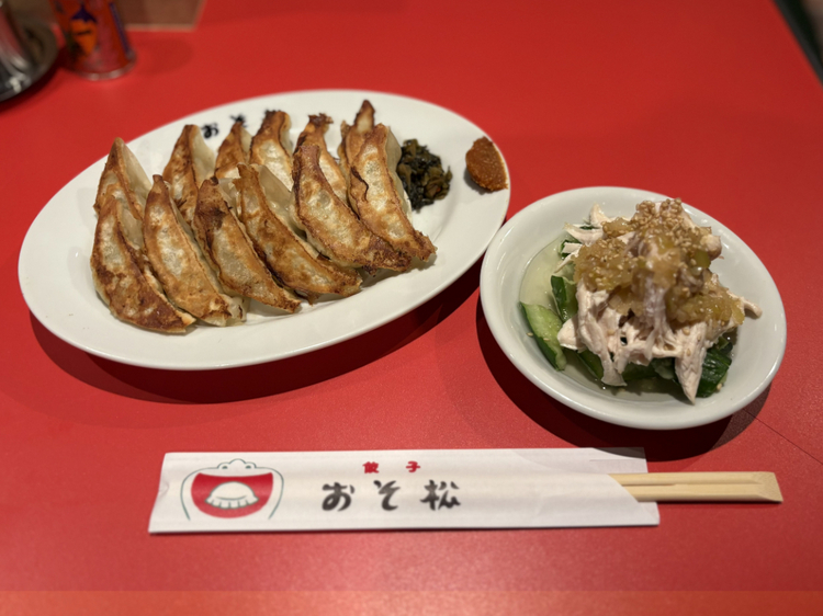 「kaiwaii akasaka」の1階 おそ松の餃子