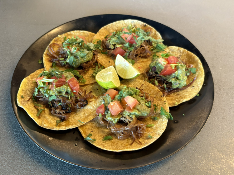 【PACHA Craft Beer Tacos】のタコス