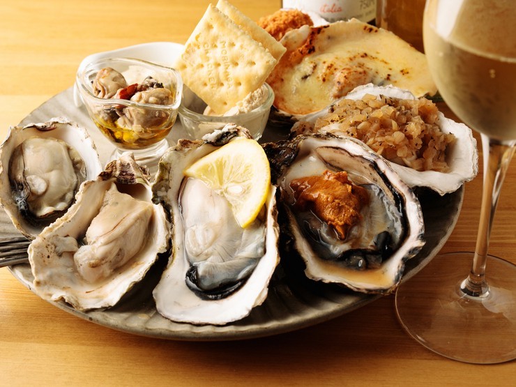 新鮮な牡蠣を食べ尽くす『オイスターフード9種盛り』