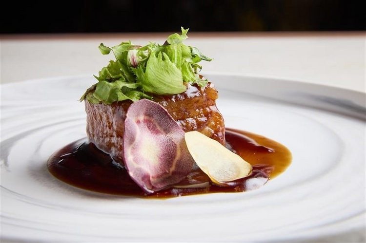 【GINZA ONO Gratia -Smoke Dining-】の『低温火入れ豚バラの薪焼き酢豚』