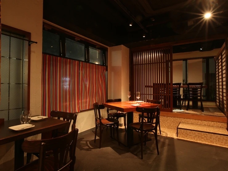 オイスター＆スパニッシュイタリアンバル　スパイラルの内観