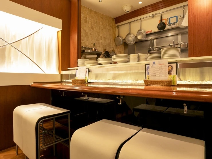 エイスシーオイスターバー　なんばパークス店の内観