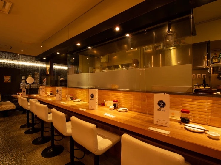 博多鉄なべ　無限餃子の内観