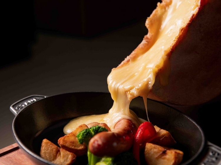 『とろけるラクレットチーズと冬野菜&ソーセージのグリル』1,800円