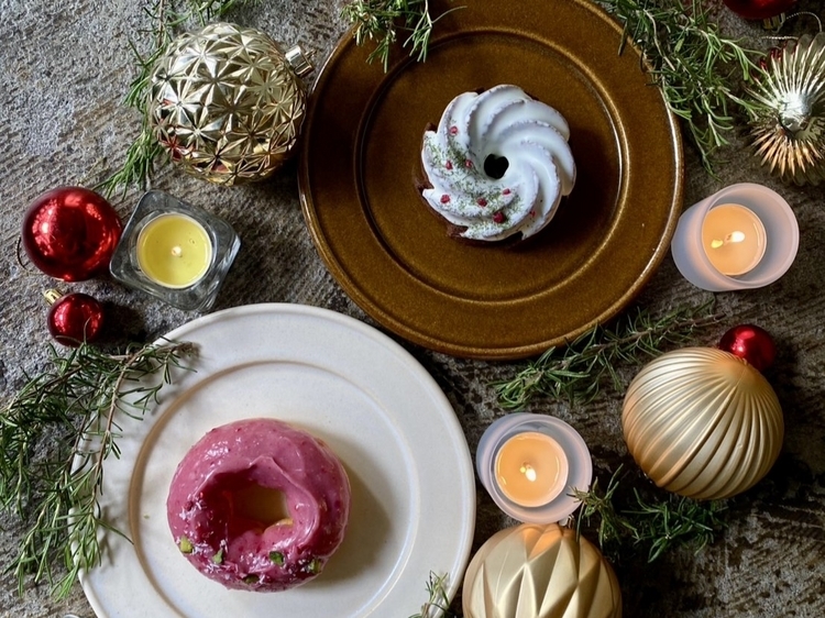 『ドーナツ（ラズベリーチョコ）』700 円