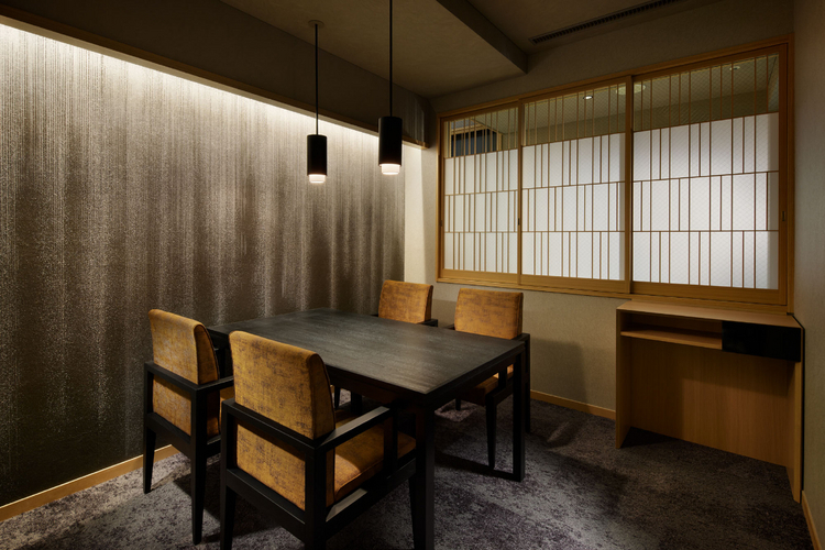 ４名で利用できる広々とした個室