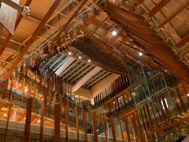 【富山市ガラス美術館】