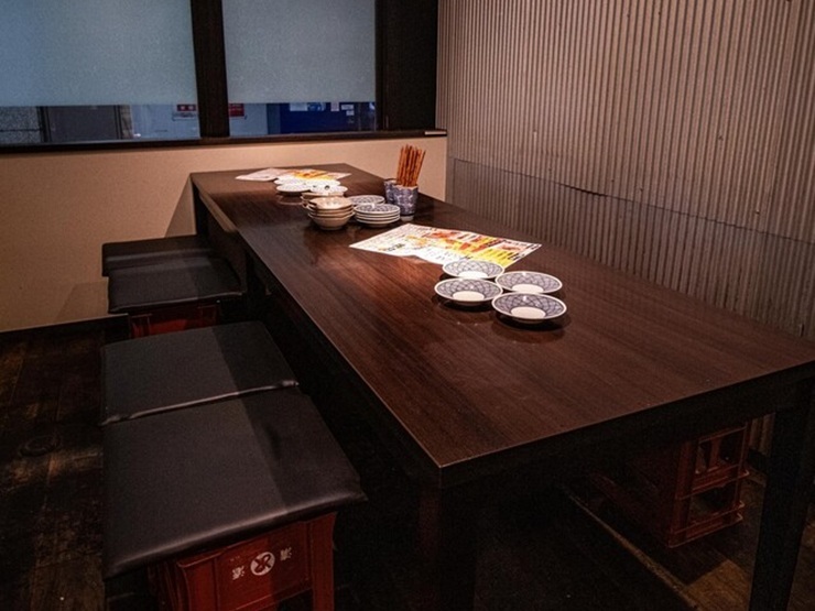 大衆酒場どすこいの内観