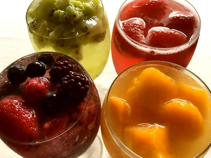 大人気メニュー『凍らせフルーツカクテル』