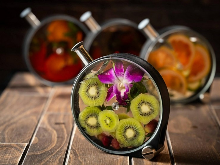 見た目もオシャレな『フルーツサングリア』