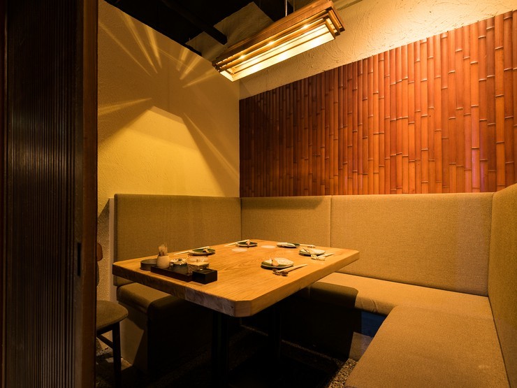 落ち着いた和モダンな空間