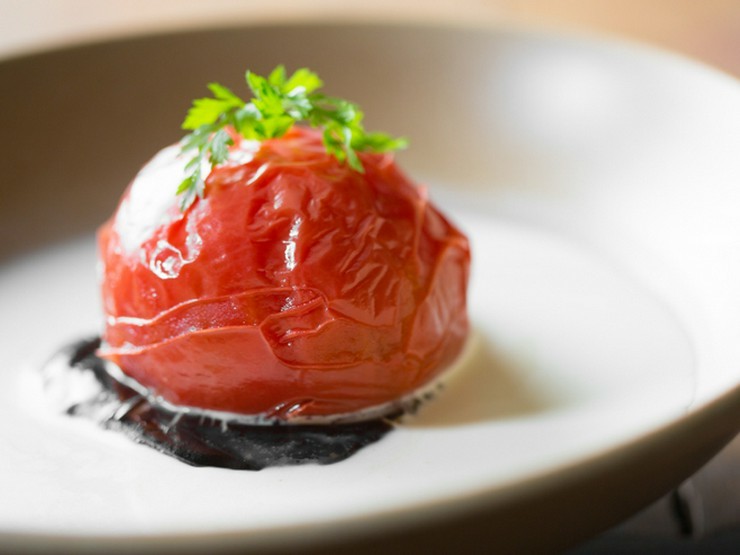 永く愛されている『名物！完熟とまとの天火焼き』