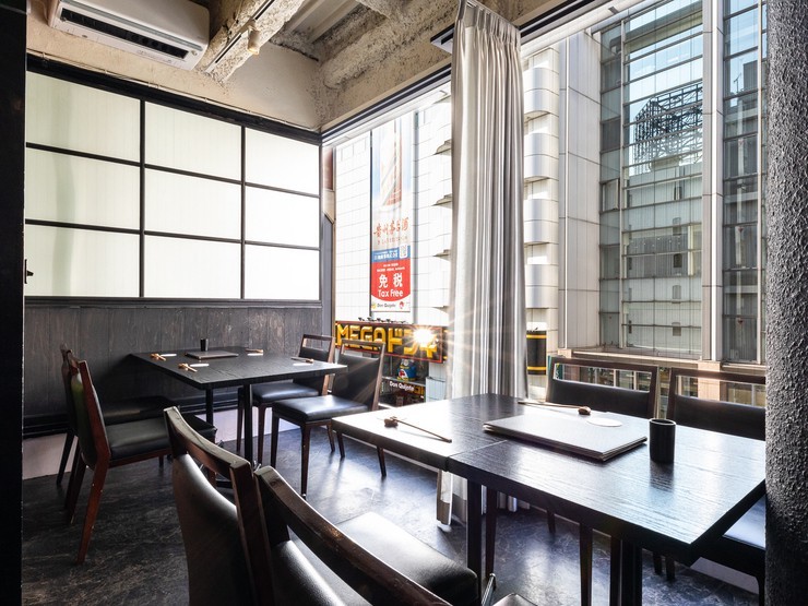 広々とした明るい店内