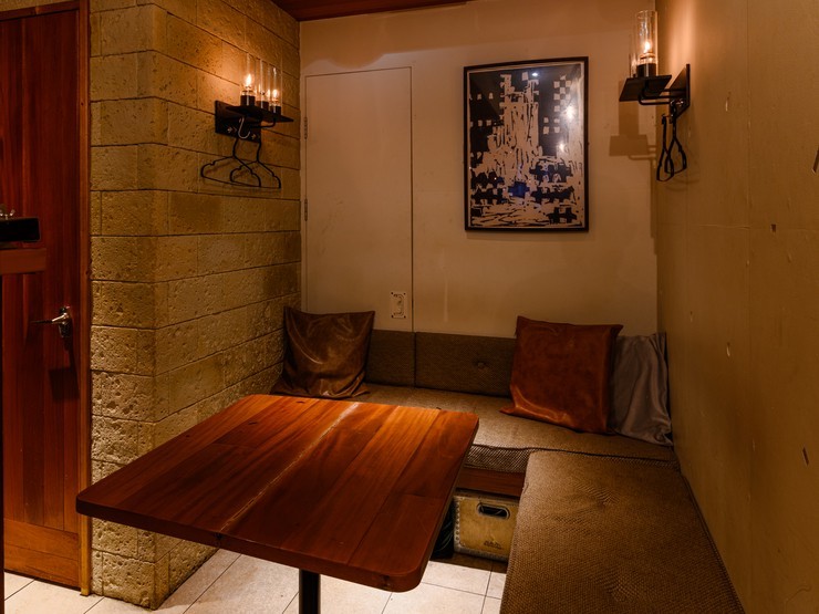 スタイリッシュなテーブル席