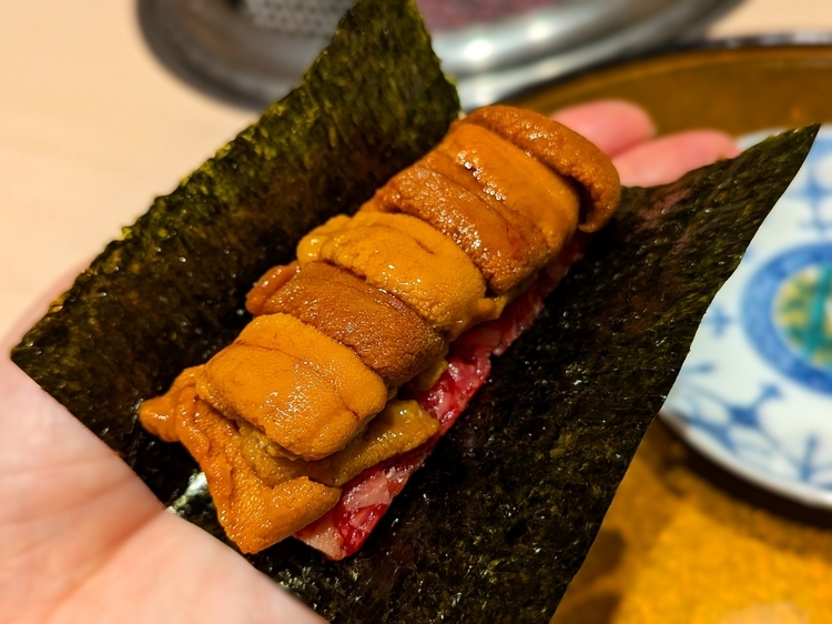 和牛の雲丹ユッケドッグ