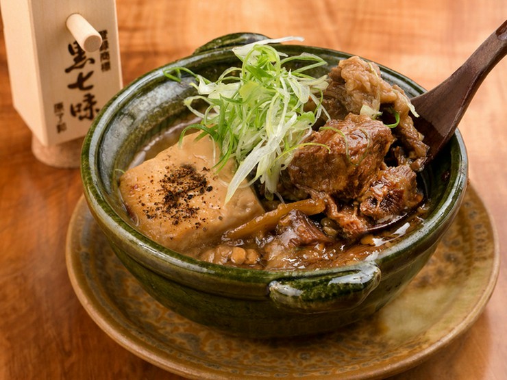 よいところのみを厳選した『名物　牛すじ肉豆腐』