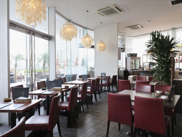 開放的なテラス席も用意