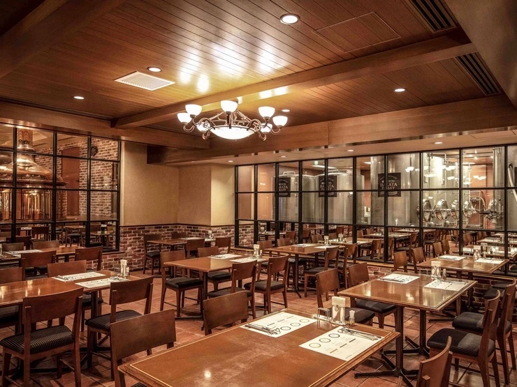 ビアレストラン　オークラブルワリーの内観