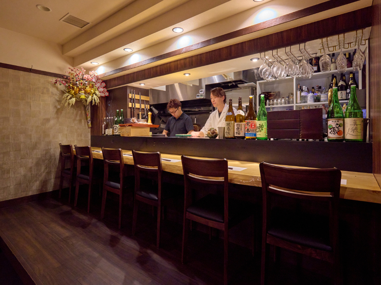 【酒亭穂椋（ほくら）】のカウンター席