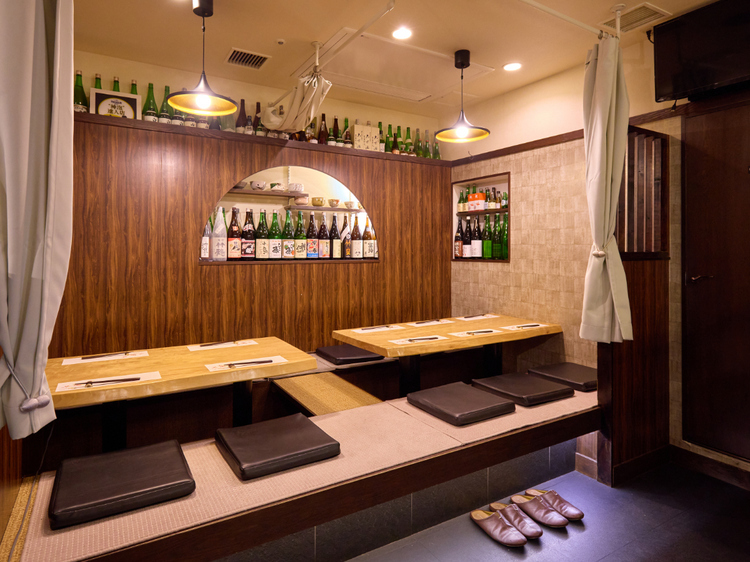 【酒亭穂椋（ほくら）】の半個室、テーブル席