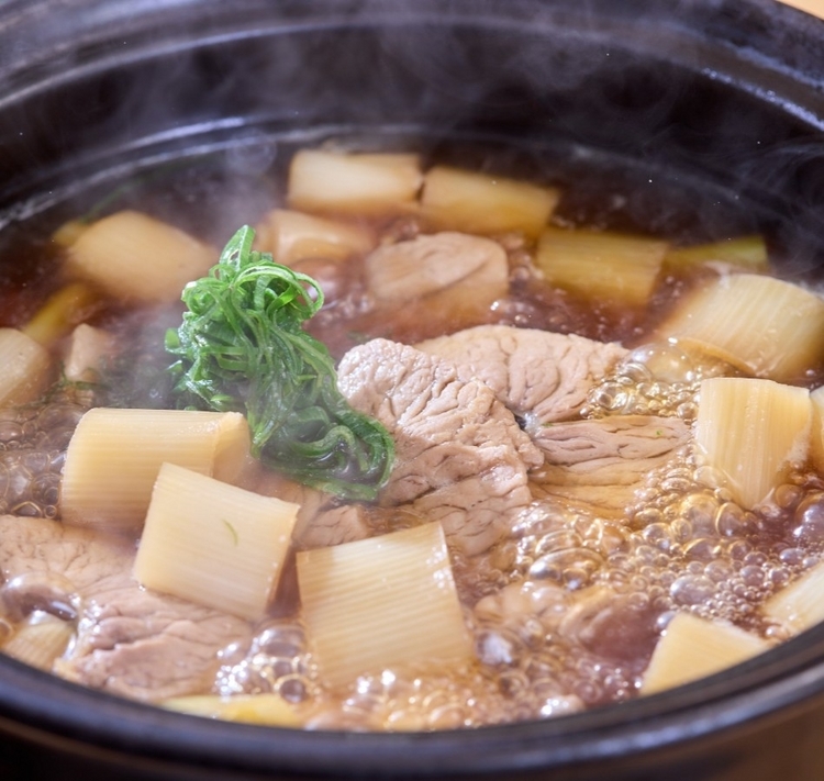 新橋【酒亭穂椋（ほくら）】のねぎま鍋、葱鮪鍋