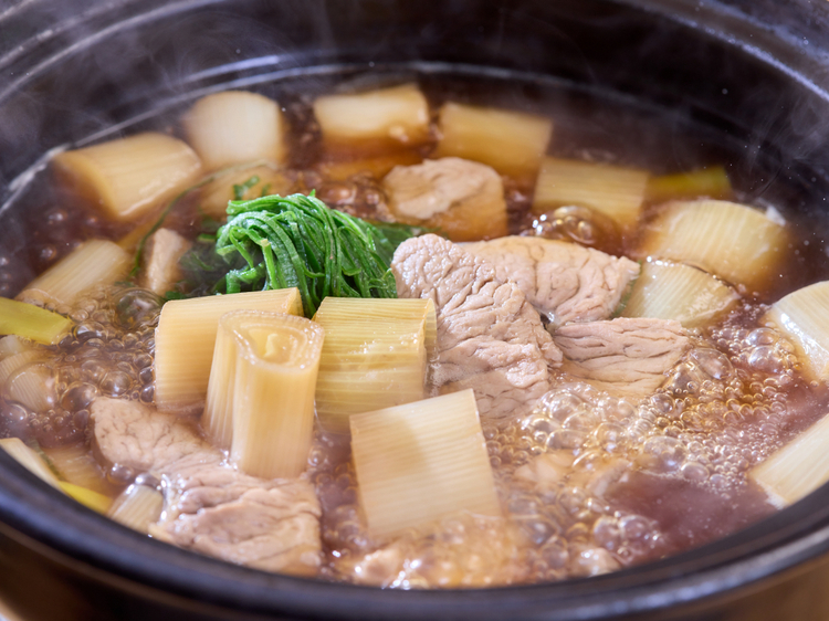 新橋【酒亭穂椋（ほくら）】のねぎま鍋、葱鮪鍋