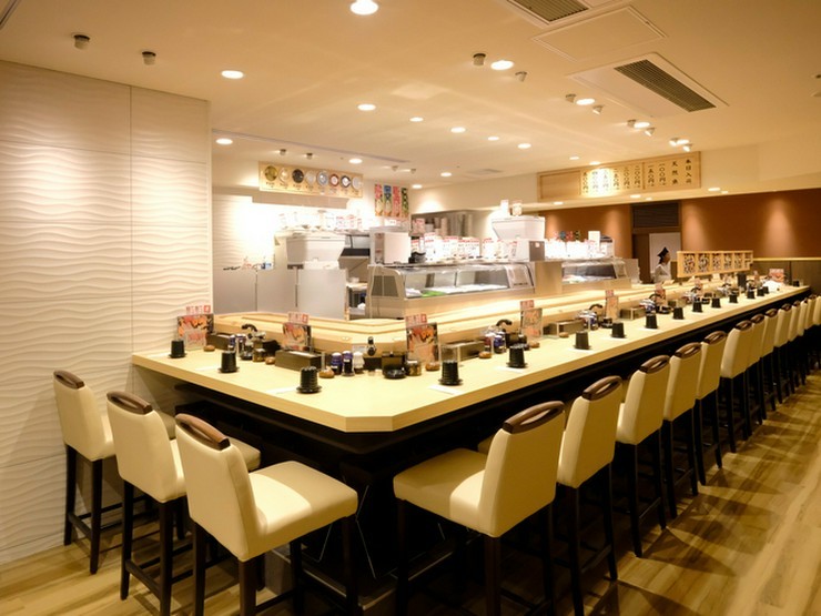 白を貴重とした清潔感のある店内