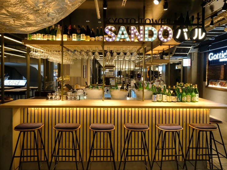 KYOTO TOWER SANDO バルの内観