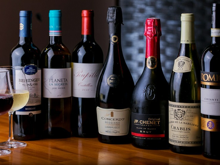 ワインは自社都市型ワイナリーから直送