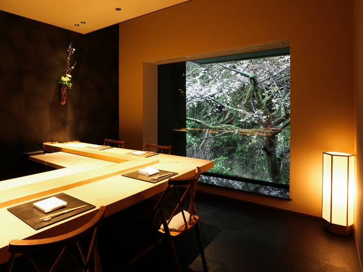 鮨割烹　海の悠波の店内