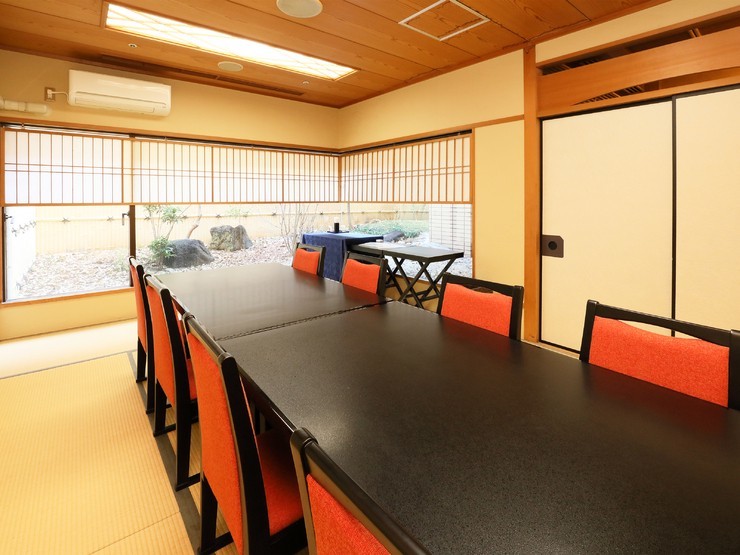 割烹　ちぐさの店内