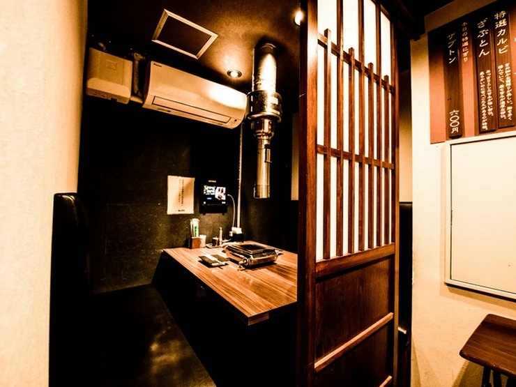 焼肉もとやま　本店の店内