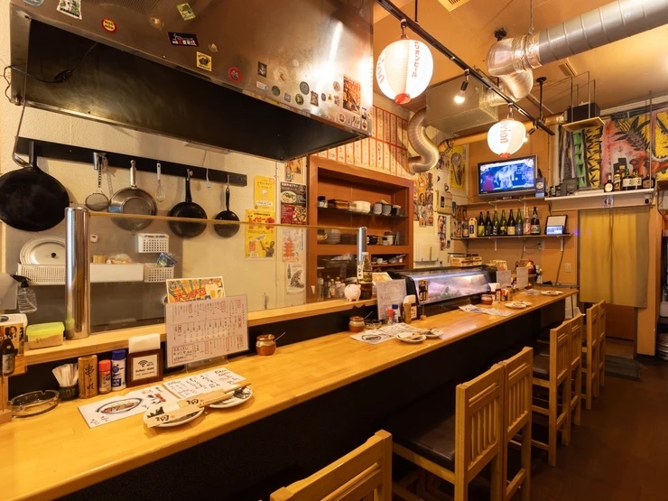 らいず酒場の内観