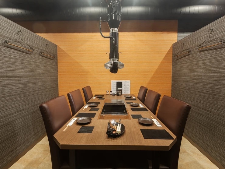 ぶりあん　ヒレ肉専門店　黒毛和牛炭火焼きの内観