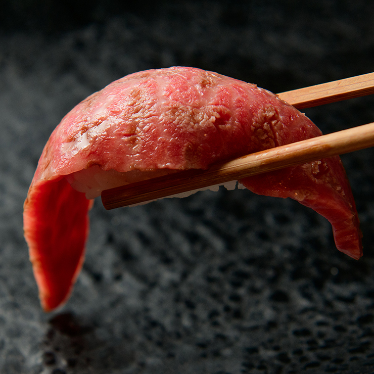 焼肉もとやま　本店　の『大判サーロイン握り』