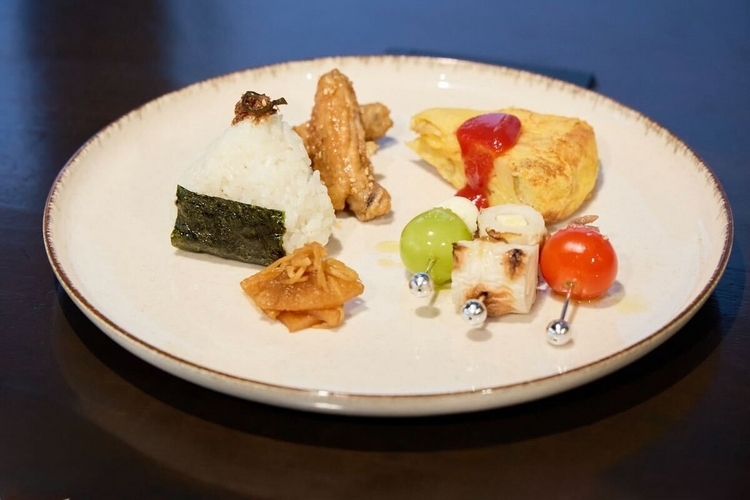 イベント参加者は試食付き。一つ一つストーリーが盛り込まれた、書籍に登場するレシピを再現した料理